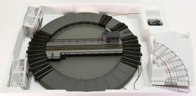 Märklin 74861 – C-Gleis-Drehscheibe mit elektrischem Antrieb, digital & Sound 