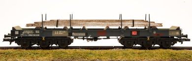Lilliput L235795 – Coiltransportwagen Sahmms 711 der DB AG, mit gealterte Stahlplattenladung 
