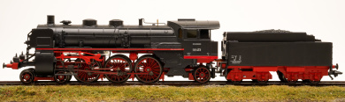 Märklin 29855-1 – Schlepptender-Dampflok BR 18 der DB, digital (MM) & Geräuschmodul & Rauch 