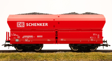 Roco 56339 (AC) – Selbstentladewagen Fad der DB Schenker, Kohlebeladung 