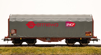Roco 76450 (AC) – Schiebeplanenwagen Shimmns der ermewa, eingestellt bei der SNCF LOGISTICS 