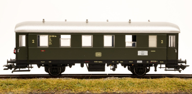 Märklin 43353D – 2. Klasse Einheitsnebenbahnwagen Bie der DB, Innen- & Schlußbeleuchtung 