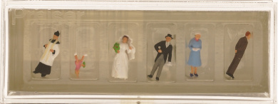 Preiser 79058 (N) – Brautpaar & katholische Geistliche 