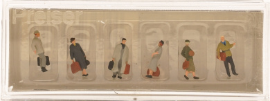 Preiser 79219 (N) – Reisende gehend 