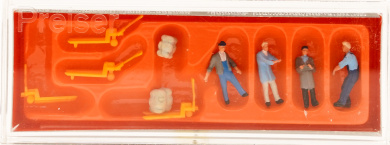 Preiser 79081 (N) – Güterbodenpersonal mit Palettenwagen 