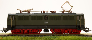Piko 5220/5/2 – Schnellzug-Elektrolok BR E 11 der (D)DR 