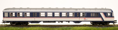Piko 57677 – 2. Klasse Nahverkehrssteuerwagen n-Wagen Bnrdzf 463.0 der TRI 