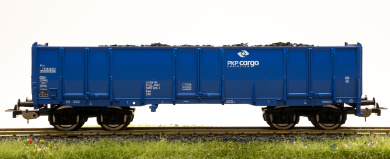 Piko 58778 (AC) – Hochbordwagen Eaos der PKP, mit authentischer Echtkohlebeladung 