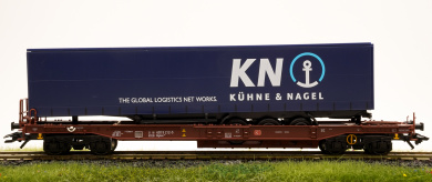 Märklin 47443 – Taschenwagen Sdgkms 707 mit Sattelanhänger Kühne & Nagel der DB AG 