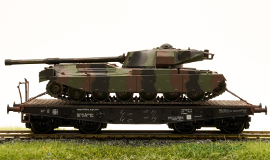 Roco – Schwerlastwagen SSys der DRG, mit Chiedtaiun 200 -Panzer beladen 