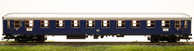 Trix 23400 – 1. Klasse Schnellzugwagen A4üm-61 der DB 