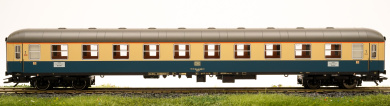 Trix 23415 – 1. Klasse Schnellzug-Abteilwagen Aüm 203 der DB 