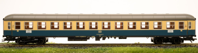 Trix 23416 – 2. Klasse Schnellzug-Abteilwagen Bm 234 der DB 