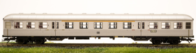 Trix 23406 – 1./2. Klasse Nahverkehrswagen AB4nb-59 der DB 