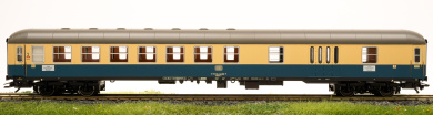 Trix 23419 – 2. Klasse Halbgepäck-Schnellzugwagen der DB 