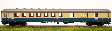 Trix 23419 – 2. Klasse Halbgepäck-Schnellzugwagen der DB 