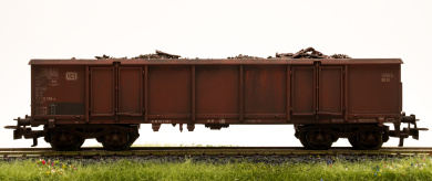 Märklin 46904 – Offener Güterwagen Eaos 106 der DB, mit Schrottladung, gealtert 
