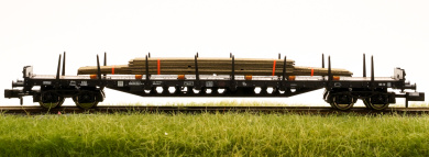 Fleischmann 826811 K (N) – Rungenwagen Rs der DB, mit Stahlplatten beladen 