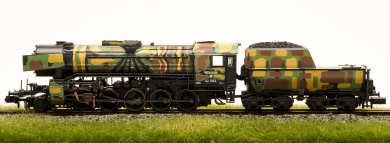 Arnold 2485S – Schlepptender-Dampflok BR42 der DRG in Tarnlackierung, digital (DCC) & Sound 