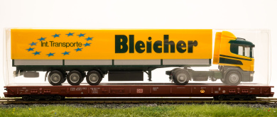 Märklin 4841 – Niederflurwagen Saadkms 690 der SBB, mit LKW beladen 