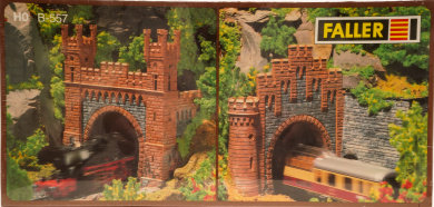 Faller B-557 (H0) – 2-teiliges Set von Tunnelportalen 
