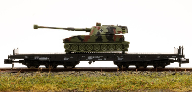 Roco 925 (N) – Schwerlastwagen Samms 710 der DB, beladen mit Panzerhaubitze 
