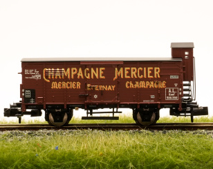 Brawa 67499 (N) – Gedeckter Güterwagen mit Bremserhaus Kuwf -CHAMPAGNE MERCIER- der L.A. 