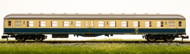 Fleischmann 866607K (N) – 2. Klasse Mitteleinstiegswagen Bymb 421 der DB 