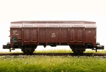 Minitrix 15194-32 – Klappdeckelwagen Kmm 36 der DB, mit authentischer Alterung 