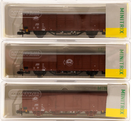 Minitrix – 3-teiliges Gedecktes Güterwagen-Set Gbqss-z 1742 und Gbs der (D)DR 