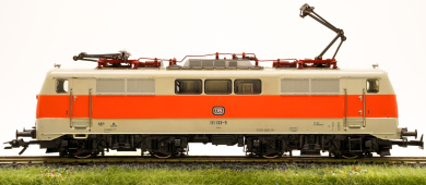 Märklin 3355 – Schnellzug-Elektrolok BR 111 der DB mit Einholmstromabnehmer, Bastlerlok 