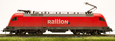 Roco 69819 (AC) – Mehrzweck-Elektrolok Taurus BR 182 der DB Railion, digital (MM/DCC) & gealtert 