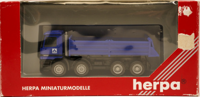 Herpa 146975 (1:87) – Mercedes-Benz Actros 8x8 Baukipper -Hochtief- 