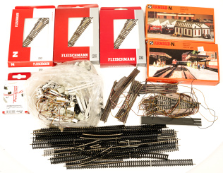 Fleischmann / Minitrix – Gleis-Set mit Stellpult-Schaltern 