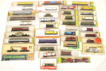Minitrix u.a. – 30-teiliges Wagen-Set 