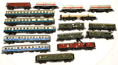 Lima u.a. – 15-teiliges Güter-/Personenwagen-Set 