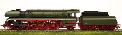 Märklin 38205 (AC) – Dampflok BR 01.5 der DB, digital (mfx+, DCC, MM) & Sound, mit Rauchsatz 