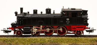 Märklin 3313 – Tender-Dampflok BR 75 der DB, digital (MM/DCC) & Glockenanker-Motor 