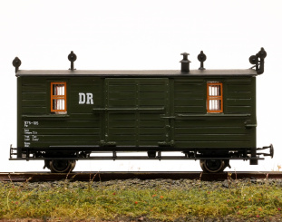 PMT 53214 (H0e) – Packwagen Pw der (D)DR 