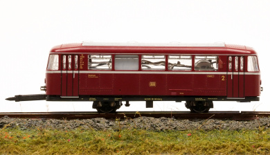 Fleischmann 7401 (N) – Beiwagen VB 142 zum Schienenbus VT 95 der DB, mit Innenbel. 