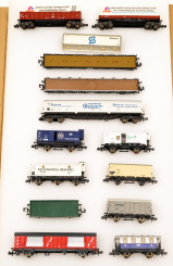 Fleischmann / Roco (N) – 13-teiliges gemischtes Güterwagen-Set 