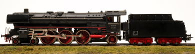 Märklin 3048 – Schlepptender-Dampflok BR 01 der DB, digital (MM/DCC) 
