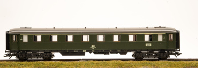 Märklin 4376 – 1. Klasse Eilzugwagen Aühe der (D)DR  