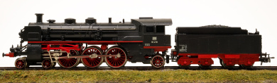 Märklin 3093 – Schlepptender-Dampflok BR 18.4 der DB 