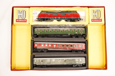 Märklin 3121 – 4-teiliges Schnellzug-Set mit Diesellok V200 und drei Personenwagen der DB 