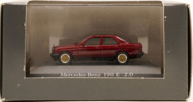 Herpa B66005600 (1:87) – Mercedes-Benz 190 E 2.0, dunkelrot 