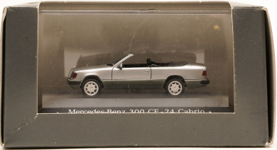 Herpa B66005609 (1:87) – Mercedes-Benz 300 CE-24 Cabrio, silber 