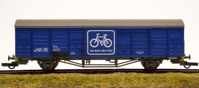 Roco 46427 – Gedeckter Güterwagen Gbkkss-vx -Die Bahn fährt Rad- der ÖBB 