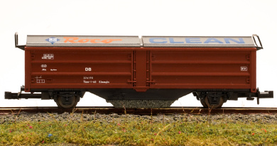 Roco 25093 (N) – Schienenreinigungswagen Tbes-t-66 ROCO CLEAN der DB  