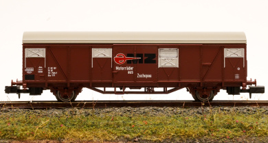 Roco 25427 (N) – Gedeckter Güterwagen MZ Motorräder der (D)DR 